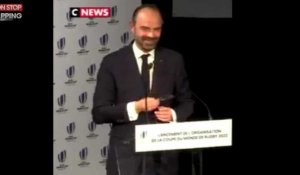 Edouard Philippe part en fou rire après un lapsus très gênant (vidéo)