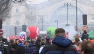 Paris: les cheminots rassemblées devant la gare de l'Est