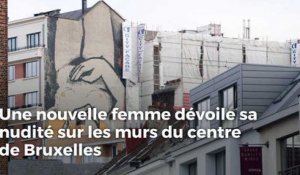 Une nouvelle femme dévoile sa nudité sur les murs du centre de Bruxelles