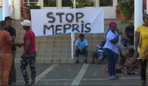 Mayotte: manifestation devant la mairie de Mamoudzou