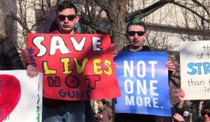 Des milliers d'Américains dans la rue contre les armes à feu