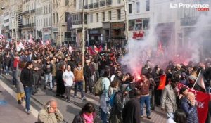 Manifestation antifasciste à Marseille : plusieurs milliers de personnes défilent dans la rue