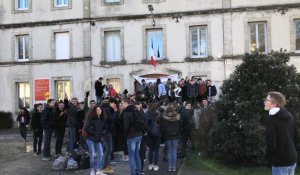 Les lycéens de Mézeray bloquent l'établissement 