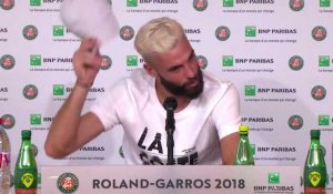 "J'ai le crâne en feu mais j'assume", Benoît Paire se confie sur ses soucis capillaires à Roland-Garros