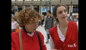 Départs en vacances : les gilets rouges de la gare de Lyon