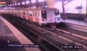 Inde : Un homme traverse la voie alors qu'un métro repart (Vidéo)