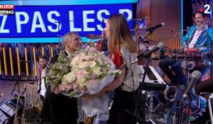 N'oubliez pas les paroles : Nagui annonce le départ d'une choriste (vidéo)