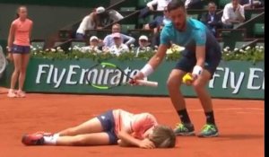 Roland-Garros 2018 : un tennisman percute avec force un ramasseur de balles (Vidéo)