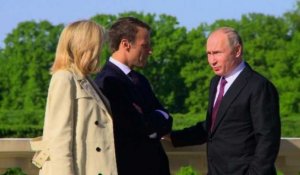 St-Pétersbourg:Poutine accueille les Macron au Palais Constantin