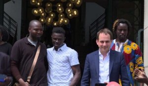 Mamoudou accueilli en héros à Montreuil et au consulat du Mali