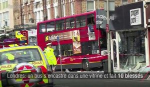 Londres: un bus à impériale s'encastre dans un magasin, faisant dix blessés