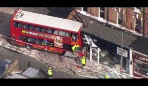 Londres : Un bus s'encastre dans un magasin, plusieurs blessés (vidéo)