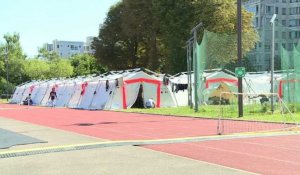 Un centre temporaire pour migrants dans le 15e à Paris