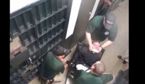 Etats-Unis : Un prisonnier ligoté se fait taser plusieurs fois par trois agents, les images chocs (vidéo)