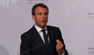 En Autriche, Macron défend ses réformes en France