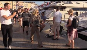 Pamela Anderson en shooting sexy sur un yacht à Saint-Tropez (vidéo)