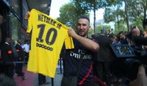 Neymar: branle-bas de combat devant la boutique PSG des Champs