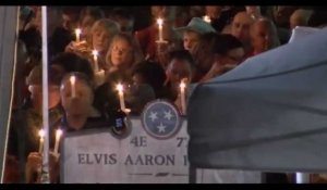 Elvis Presley : 40 ans après sa mort, des milliers de fans lui rendent hommage à Memphis (vidéo)