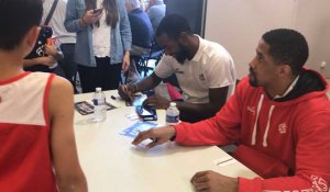 Dédicace des Basketteurs avant leur match de samedi