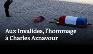 Aux Invalides, l'hommage à Charles Aznavour