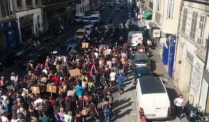 Marseille : les opposants aux travaux de la Plaine manifestent sur le cours Lieutaud