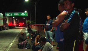 Salvador: des migrants honduriens défient Trump
