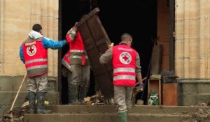 Nettoyage à Villegailhenc après les inondations