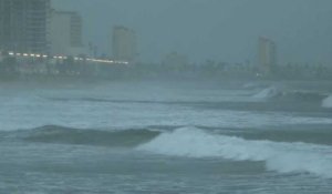 Mexique: images de la mer alors que l'ouragan Willa approche