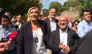 Marine Le Pen huée dans un village varois