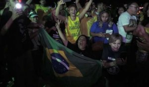 Brésil : Des pro-Bolsonaros célèbrent les permiers résultats