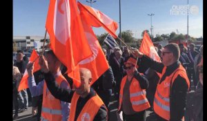 Élus, syndicats et salariés du pays de Rennes manifestent contre l'ouverture du dimanche