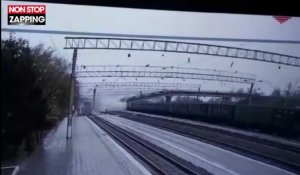 Russie : un pont s'effondre sur une voie ferrée (vidéo)