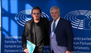 Bono accueilli par Antonio Tajani à Bruxelles