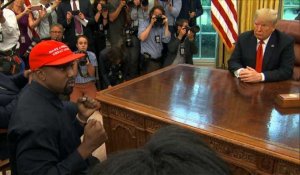 Trump et Kanye West: casquette et Superman dans le Bureau ovale