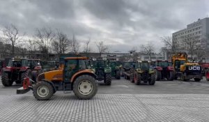 VIDÉO. Colère des agriculteurs : 70 tracteurs dans le centre-ville de Lorient