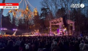 VIDÉO. Au Mans, un orchestre suspendu sur un lustre géant fait danser le public