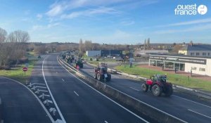 VIDÉO. Mobilisation des agriculteurs dans l'Orne : soixante-dix tracteurs défilent sur la N12 