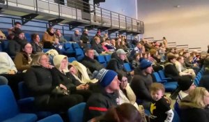 Un grand écran a été installé à Saint-Pol-sur-Mer pour que les supporters encouragent Les Corsaires de Dunkerque qui jouent la finale de Coupe de France de hockey contre Les Loups de Grenoble à Bercy.