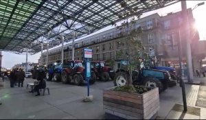 Amiens: les tracteurs à la gare