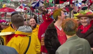 Carnaval de Dunkerque : les masquelours crient leur joie d'être à la bande de Dunkerque