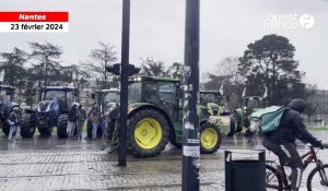 À Nantes, des dizaines de tracteurs devant le château des ducs  et sur le tram