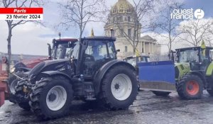 VIDÉO. À la veille du Salon de l’agriculture, un cortège de tracteurs aux Invalides a Paris