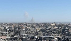 De la fumée à Rafah après une frappe aérienne