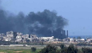 Des panaches de fumée s'élèvent du sud de la bande de Gaza