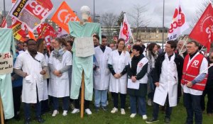 VIDÉO.  Urgences au Mans : une manifestation en cours face au centre hospitalier.