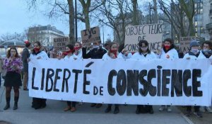 IVG dans la Constitution: une cinquantaine de militants anti-IVG rassemblés à Paris