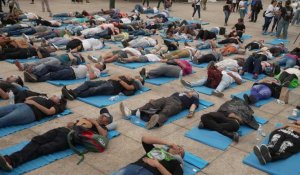 Sieste collective à Mexico pour promouvoir le droit à bien dormir