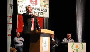 VIDÉO. Candidat aux élections européennes, Jean Lassalle rend hommage à la Normandie en chanson
