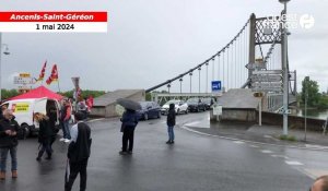 VIDÉO. Manifestation du 1er Mai à Ancenis : les manifestants bloquent le pont Bretagne-Anjou