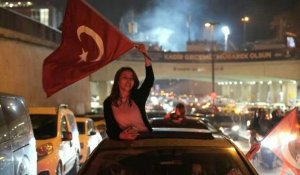 Turquie : des milliers de personnes célèbrent la victoire surprise de l'opposition
